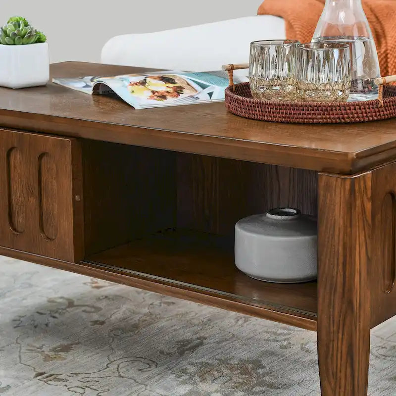 Table basse cannelée Mid-century moderne avec porte coulissante de rangement et pieds en bois massif, table basse en bois de style ferme vintage